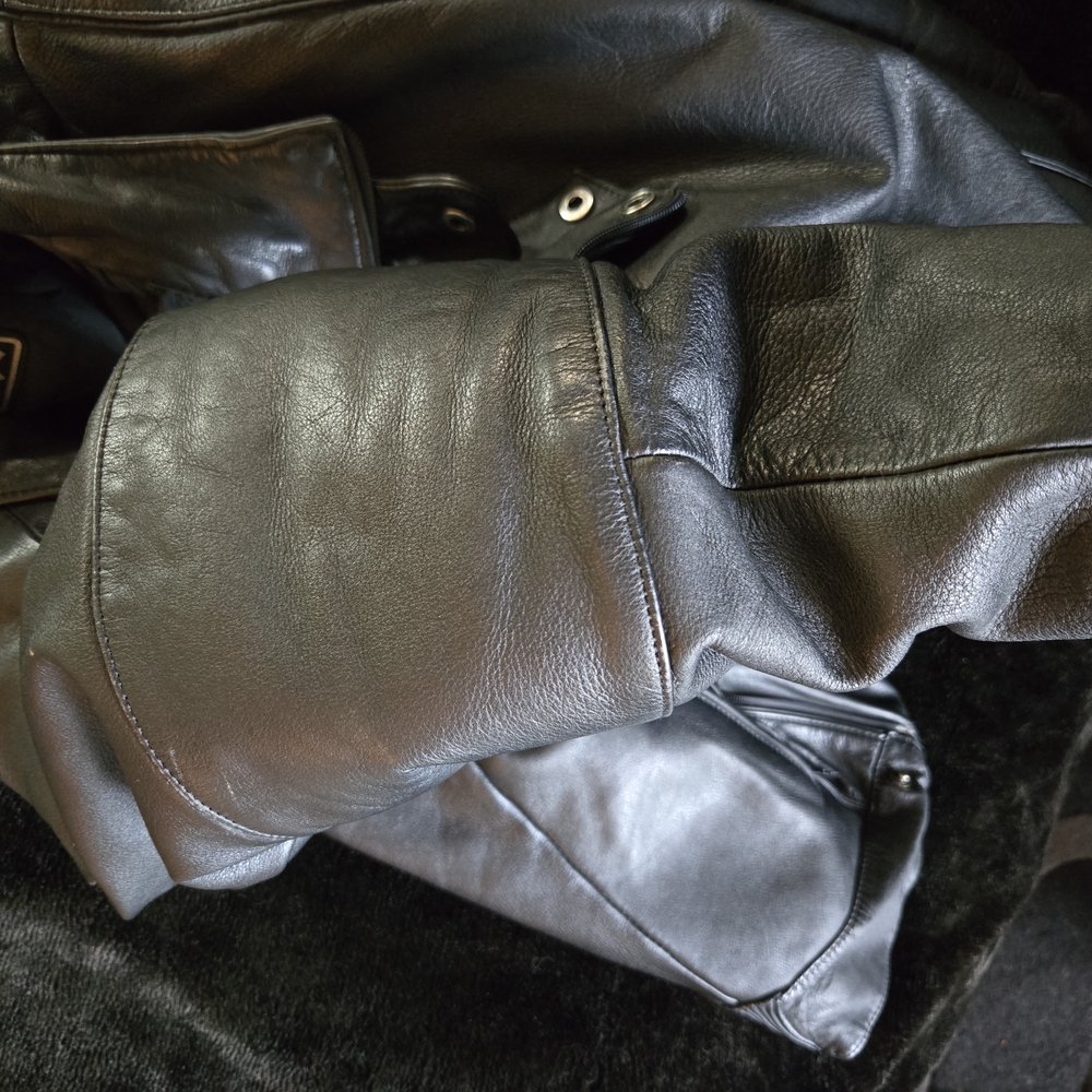 Men's Black Leather Jacket - Picture 6 of 15